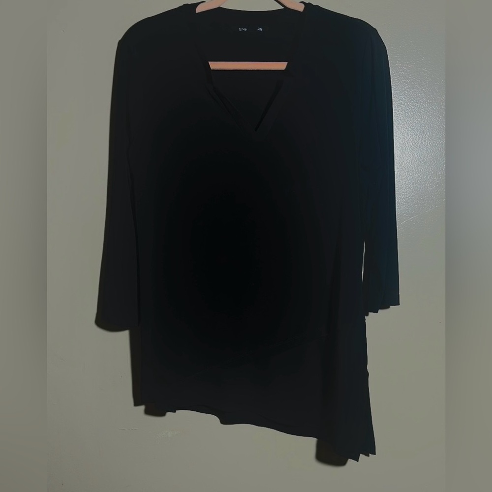 41 Hawthorn Black Asymmetrical‎ Top | Large